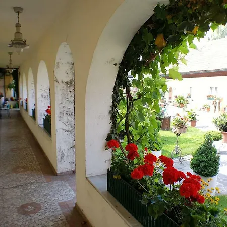 Guest house Arkadenhof Unterpremstaetten