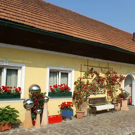 Arkadenhof 게스트하우스 3*