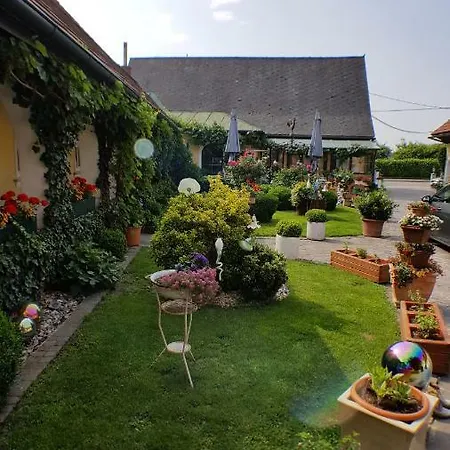 Arkadenhof 3*