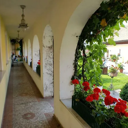 Arkadenhof 4* Unterpremstaetten